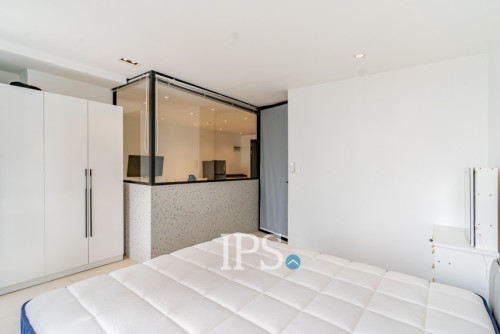 #FORSALE 🌇 Stylish 2-Bedroom Condo -📍Time Square 3, Phnom Penh