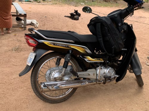 លក់ ម៉ូតូ Honda dream ឆ្នាំ2018 សានំសុីន ទឹកថ្នាំសុីនមួយជុំ ម្ចាស់ដើមទី1