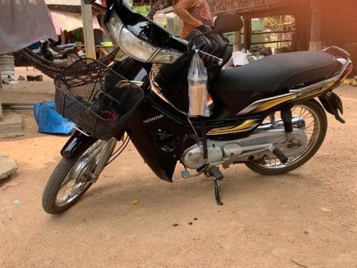 លក់ ម៉ូតូ Honda dream ឆ្នាំ2018 សានំសុីន ទឹកថ្នាំសុីនមួយជុំ ម្ចាស់ដើមទី1
