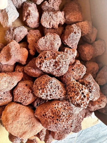 លក់ថ្ម lava សំរាប់ដាក់ ទូរត្រីជួយអោយទឹកថ្លា 1kg 6000r-7000r