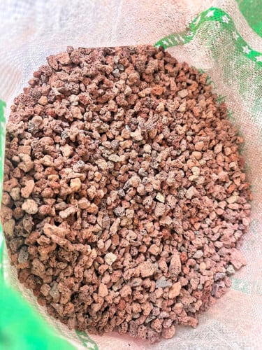 លក់ថ្ម lava សំរាប់ដាក់ ទូរត្រីជួយអោយទឹកថ្លា 1kg 6000r-7000r