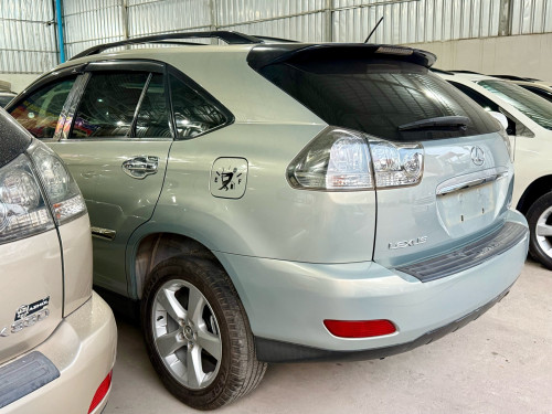 ឡានលក់ LEXUS RX330 ឆ្នាំ04 ពាក់កណ្ដាល full option ប៉ុង1 ក្នុងលឿង ពណ៌ផ្សែងបារី ជាប្រភេទមេឡាន