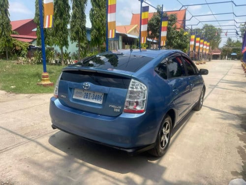 ត្រូវការលក់ Priusឆ្នាំ04ហ្វូលពេញប្រភេទឡានស្អាតធានាឡានថ្មីមិនបុកមិនច្រេះ