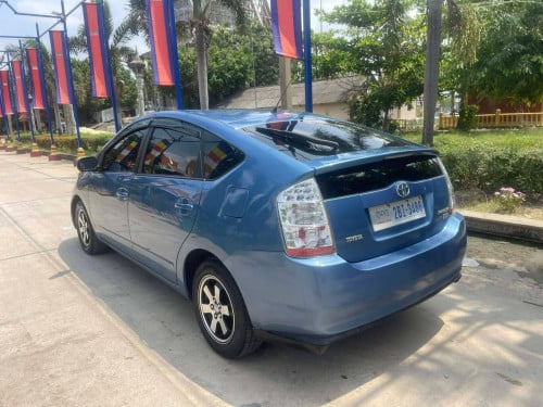 ត្រូវការលក់ Priusឆ្នាំ04ហ្វូលពេញប្រភេទឡានស្អាតធានាឡានថ្មីមិនបុកមិនច្រេះ