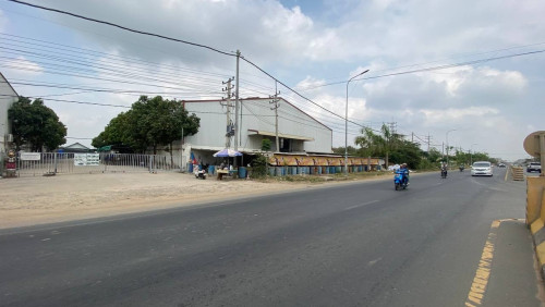🔰ឃ្លាំងរោងចក្រជួលនៅក្រុងតាខ្មៅ។