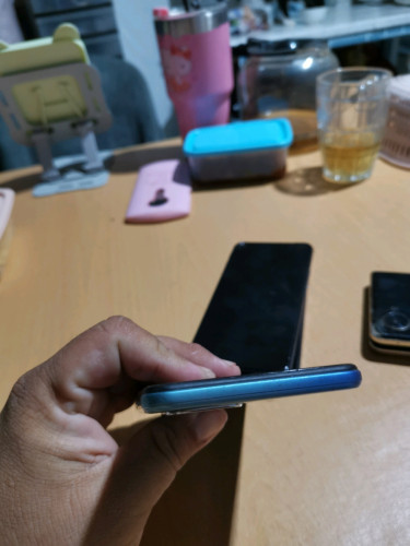 សៀមរាប លក់ Vivo Y31s Ram6g rom 128g ដានស្ពរស្ទើសំបក