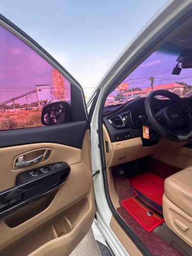 2015  Kia carnival full option