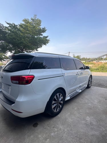 2015  Kia carnival full option