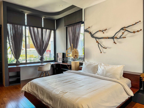 3 Bedroom Services Apartment for rent- Tonle Basac-Phnom Penh.