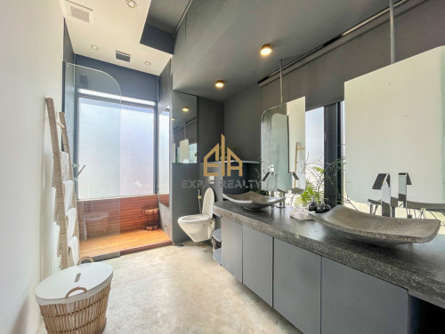 3 Bedroom Services Apartment for rent- Tonle Basac-Phnom Penh.