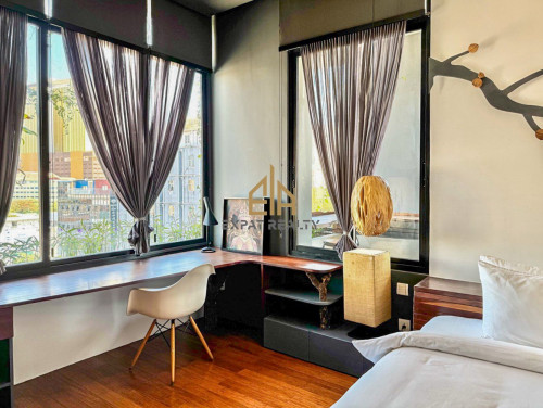 3 Bedroom Services Apartment for rent- Tonle Basac-Phnom Penh.