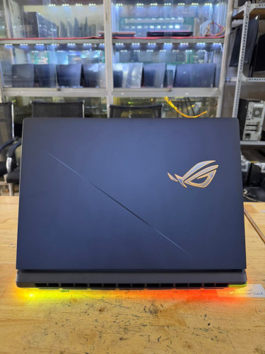 Asus ROG Strix G815LP