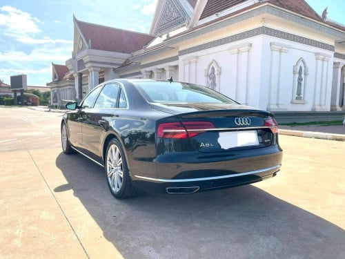 Audi 2015 A8L ធានាទ្បានម្ចាស់ជិះថែណាស់អត់បុកទិញយកទៅជិញម៉ង