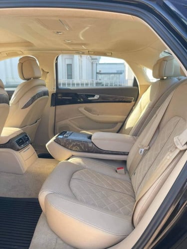 Audi 2015 A8L ធានាទ្បានម្ចាស់ជិះថែណាស់អត់បុកទិញយកទៅជិញម៉ង