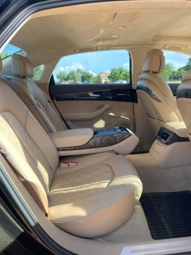 Audi 2015 A8L ធានាទ្បានម្ចាស់ជិះថែណាស់អត់បុកទិញយកទៅជិញម៉ង