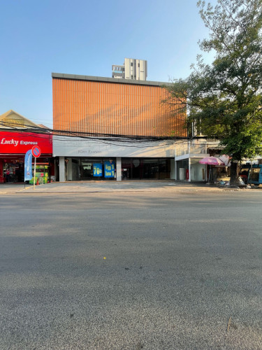 Commercial Showroom For Rent (Business House)