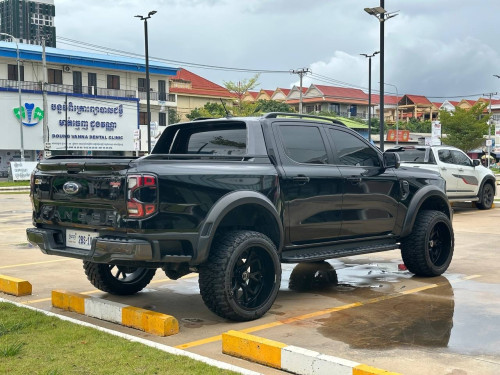 Ford Wildtrak 2023 លេងយ៉ាន់រួច កង់ហ្សុីននៅ ហ្សុីនមួយជុំ