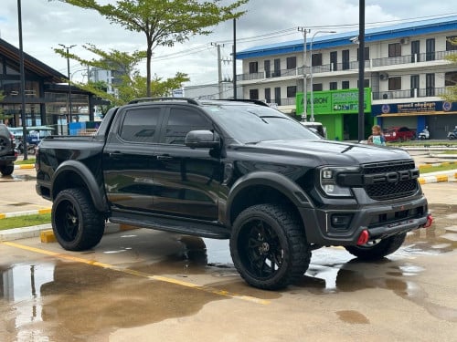 Ford Wildtrak 2023 លេងយ៉ាន់រួច កង់ហ្សុីននៅ ហ្សុីនមួយជុំ