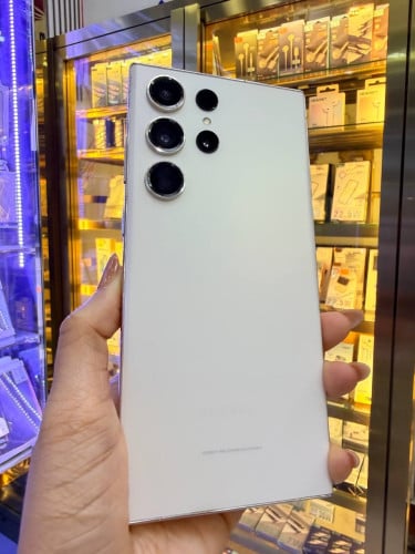 Galaxy S23 Ultra ស្អាត 99% 450$