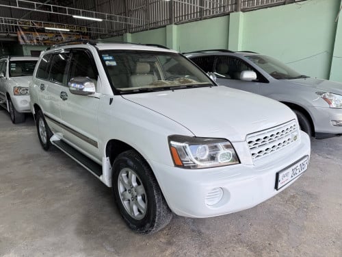 Highlander 2002 V4 ប៉ុងមួយ កៅអីចុច ក្នុងលឿង ប្រភេទឡានមូលសានុំស្រីន ថ្មីខ្លាំង