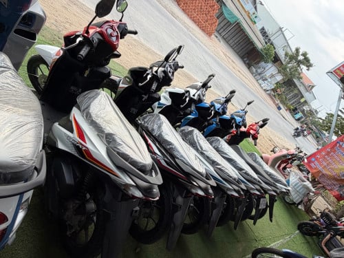 honda beat 026 ថ្មី​កេះ​ មាន​គ្រប់​ពណ៌​ តម្លៃ​2150$​ បងប្អូន​ចង់​ទិញ​ដាច់​ វ៉ៃ​ដូរ​ បង់​រំលស់​បាន​