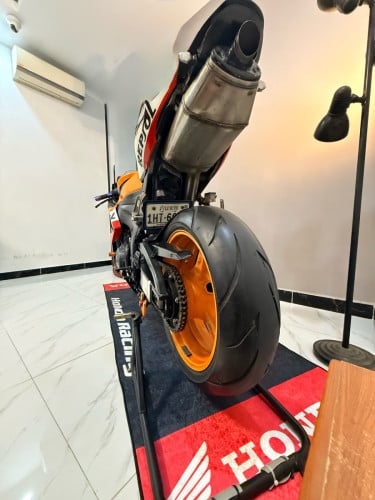 Honda CBR 600rr 2009 REPSOL - 3600$