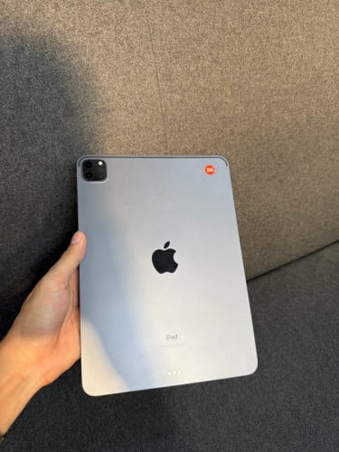 iPad Pro 11” 2020 256G WiFi ស្អាត99% សាក់ថ្ម87ដង ថ្ម100%