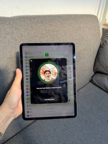 iPad Pro 11” 2020 256G WiFi ស្អាត99% សាក់ថ្ម87ដង ថ្ម100%