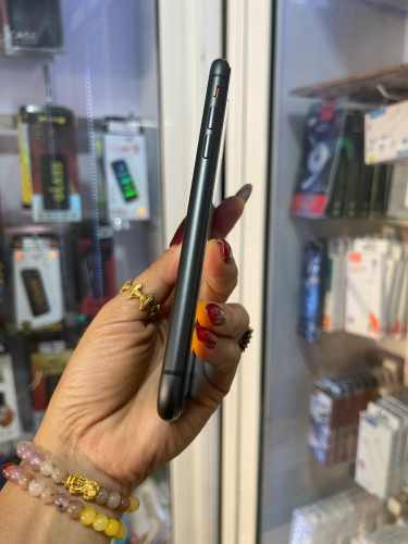 iPhone 11/64GB/LLថ្ម74%តួរស្អាតសុីនសានុំ(ធានា១ខែលើម៉ាសុីន)
