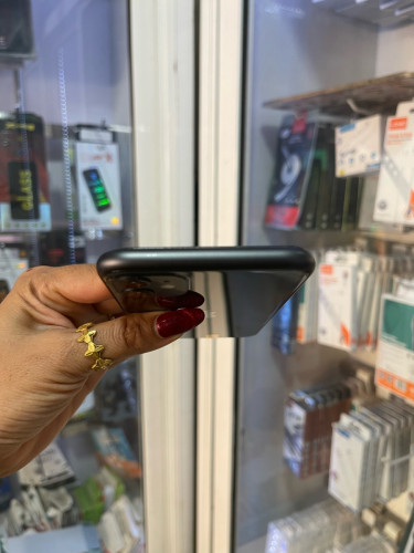 iPhone 11/64GB/LLថ្ម74%តួរស្អាតសុីនសានុំ(ធានា១ខែលើម៉ាសុីន)