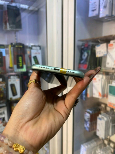 iPhone 11/64GB/LLថ្ម89%តួរស្អាតសុីនសានុំ