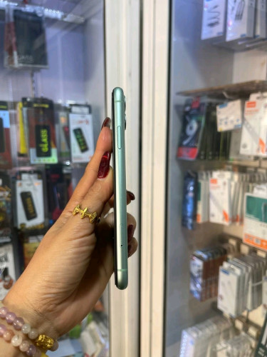 iPhone 11/64GB/LLថ្ម89%តួរស្អាតសុីនសានុំ