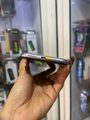 iPhone 11/64GB/LLថ្ម91%តួរស្អាតសុីនសានុំ(ធានា១ខែលើម៉ាសុីន)