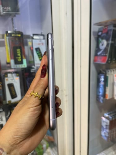 iPhone 11/64GB/LLថ្ម91%តួរស្អាតសុីនសានុំ(ធានា១ខែលើម៉ាសុីន)