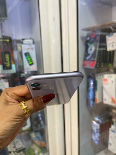 iPhone 11/64GB/LLថ្ម91%តួរស្អាតសុីនសានុំ(ធានា១ខែលើម៉ាសុីន)