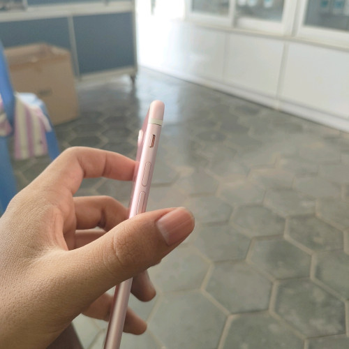 iPhone 7g តួនៅស្អាតថ្មីចែងចាំង zin 100% 32g  មានតែមាសុីន កូដ Lla