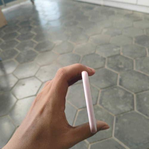 iPhone 7g តួនៅស្អាតថ្មីចែងចាំង zin 100% 32g  មានតែមាសុីន កូដ Lla