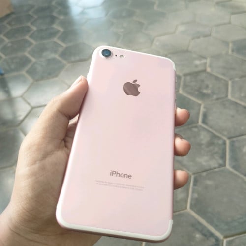 iPhone 7g តួនៅស្អាតថ្មីចែងចាំង zin 100% 32g  មានតែមាសុីន កូដ Lla