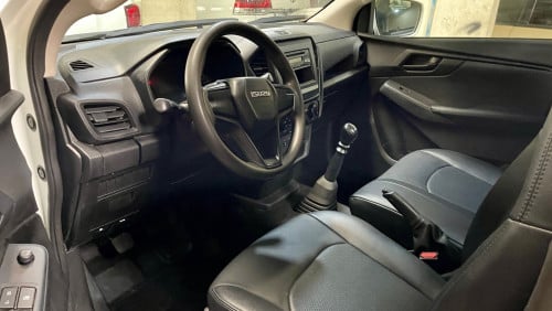 ISUZU D-MAX 2022 4x4 លេខដៃ Urgent Sale!!!