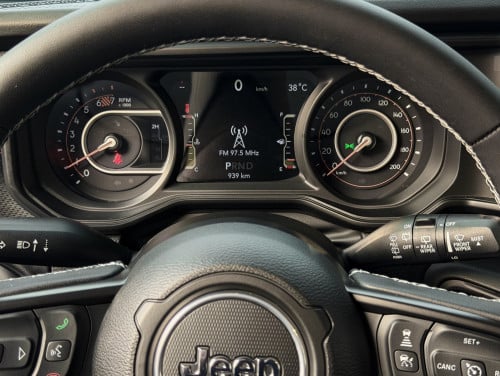 Jeep rubicon 2025 (900KM)