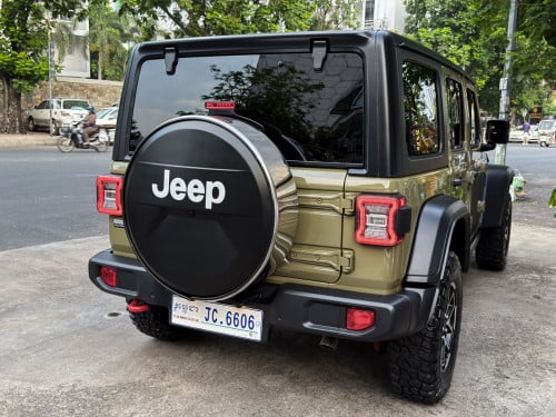 Jeep rubicon 2025 (900KM)