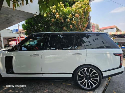 Land Rover Vogue 016. By autography full ពេញ​ 4 កៅអី​VIP ពណ៏​ ស​ ឡានស្អាតម៉ាស៊ូតhybrid តំលៃ45999$