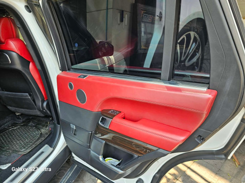 Land Rover Vogue 016. By autography full ពេញ​ 4 កៅអី​VIP ពណ៏​ ស​ ឡានស្អាតម៉ាស៊ូតhybrid តំលៃ45999$