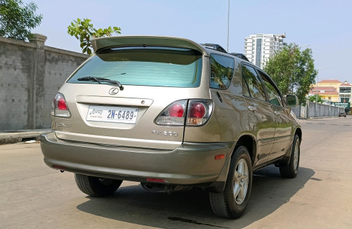 LEXUS RX300
