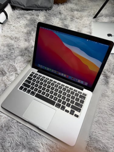 Macbook Pro នៅស្អាត99% លក់បន្ទាន់ធូៗ185$