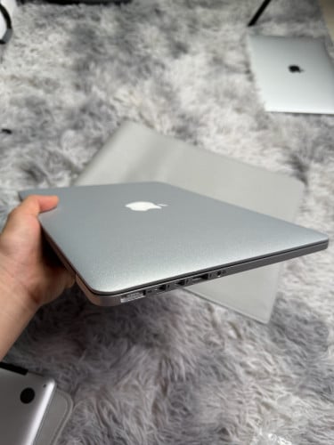 Macbook Pro នៅស្អាត99% លក់បន្ទាន់ធូៗ185$