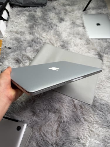 Macbook Pro នៅស្អាត99% លក់បន្ទាន់ធូៗ185$