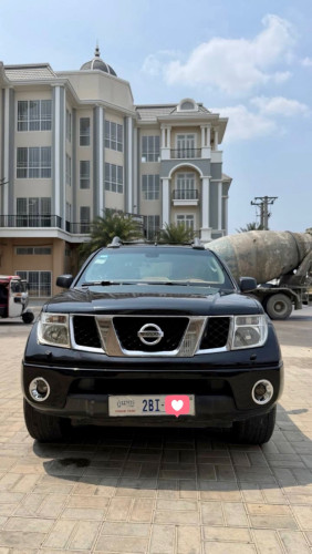 Nissan Navara 06 ម៉ាស៊ូតប៉ុង2អូតូកាពីតាស់ដំបូលបេីកខ្មៅសុីនសំនុំឃ្លាំងម្ចាស់ទី1