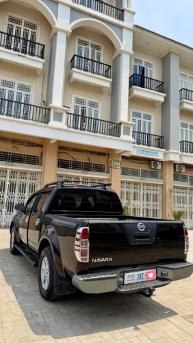 Nissan Navara 06 ម៉ាស៊ូតប៉ុង2អូតូកាពីតាស់ដំបូលបេីកខ្មៅសុីនសំនុំឃ្លាំងម្ចាស់ទី1