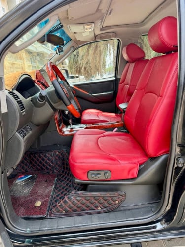 Nissan Navara 06 ម៉ាស៊ូតប៉ុង2អូតូកាពីតាស់ដំបូលបេីកខ្មៅសុីនសំនុំឃ្លាំងម្ចាស់ទី1